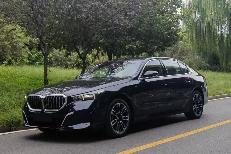2024 BMW 5 Series 530Li Leading M Sport
