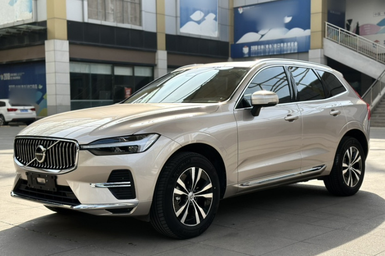 2023 Volvo XC60 B5 AWD Momentum