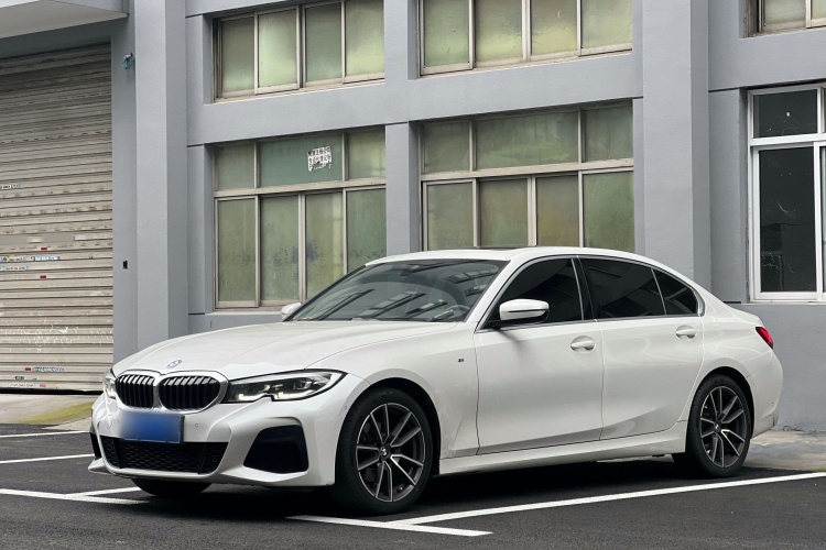 2022 BMW 325Li M Sport