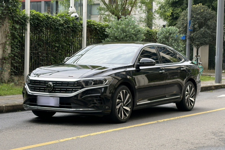 VW Passat 2024 380TSI Dragon Glory