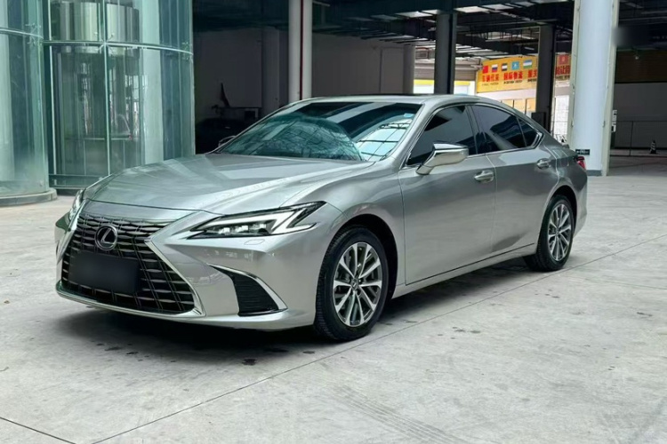 2025 Lexus ES 300h Premium