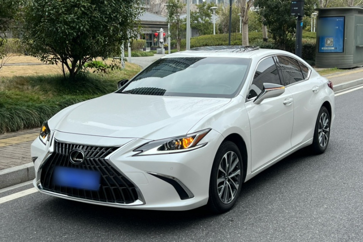 2024 Lexus ES 200 Premium