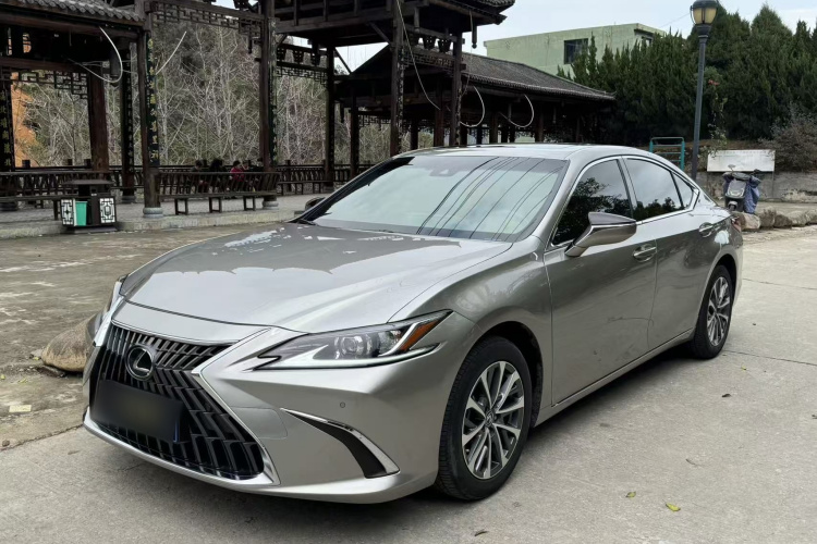 2023 Lexus ES200 Luxury